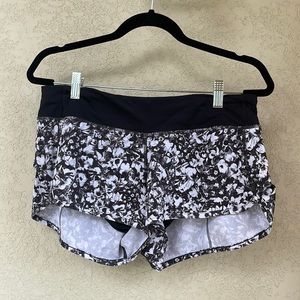 lululemon | black & white flower speed ups shorts | size 8